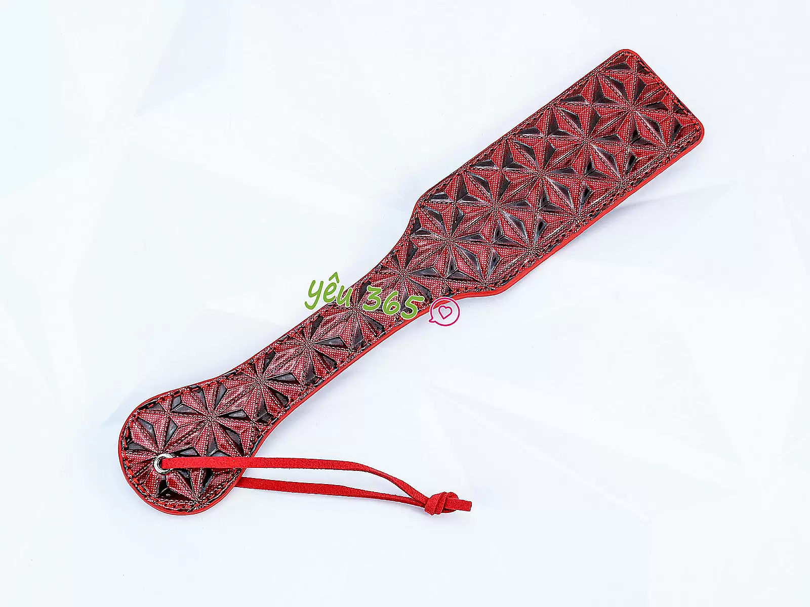 Đồ chơi bạo dâm cây phết mông màu đỏ kích thích cuộc yêu nồng cháy