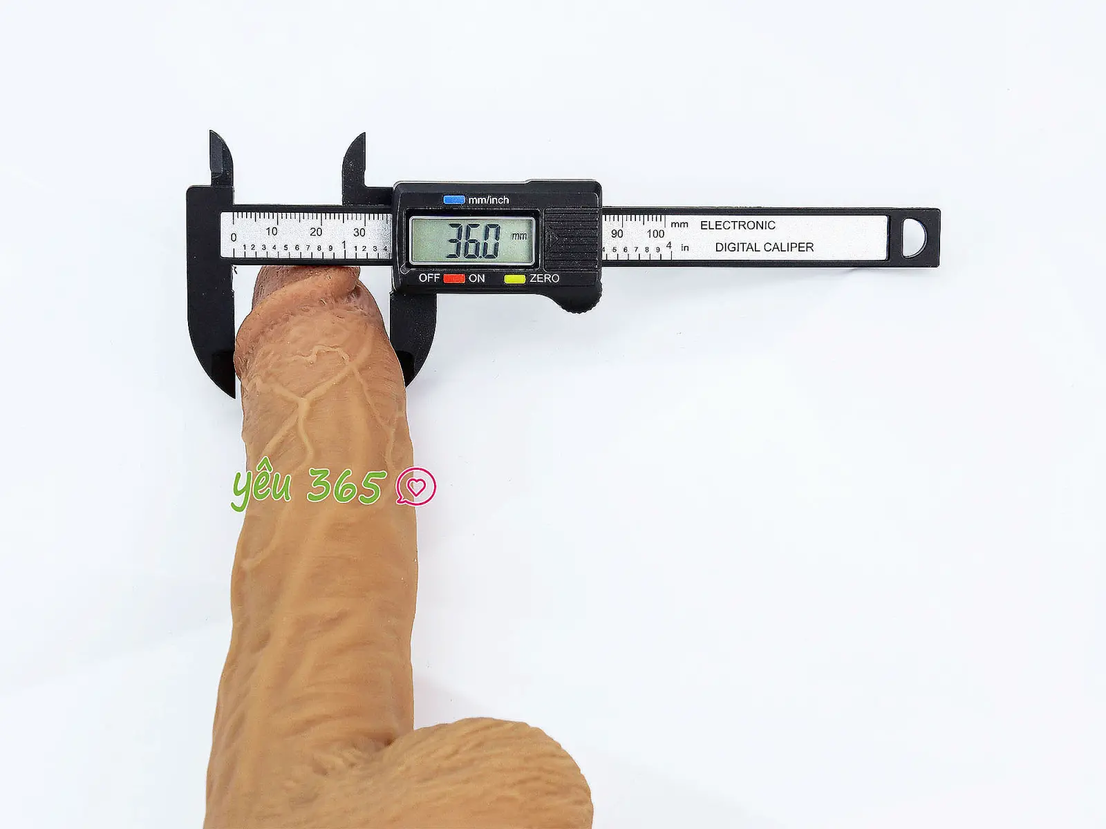 Dương vật giả có đế đa năng Yeain Real Dildo to dài