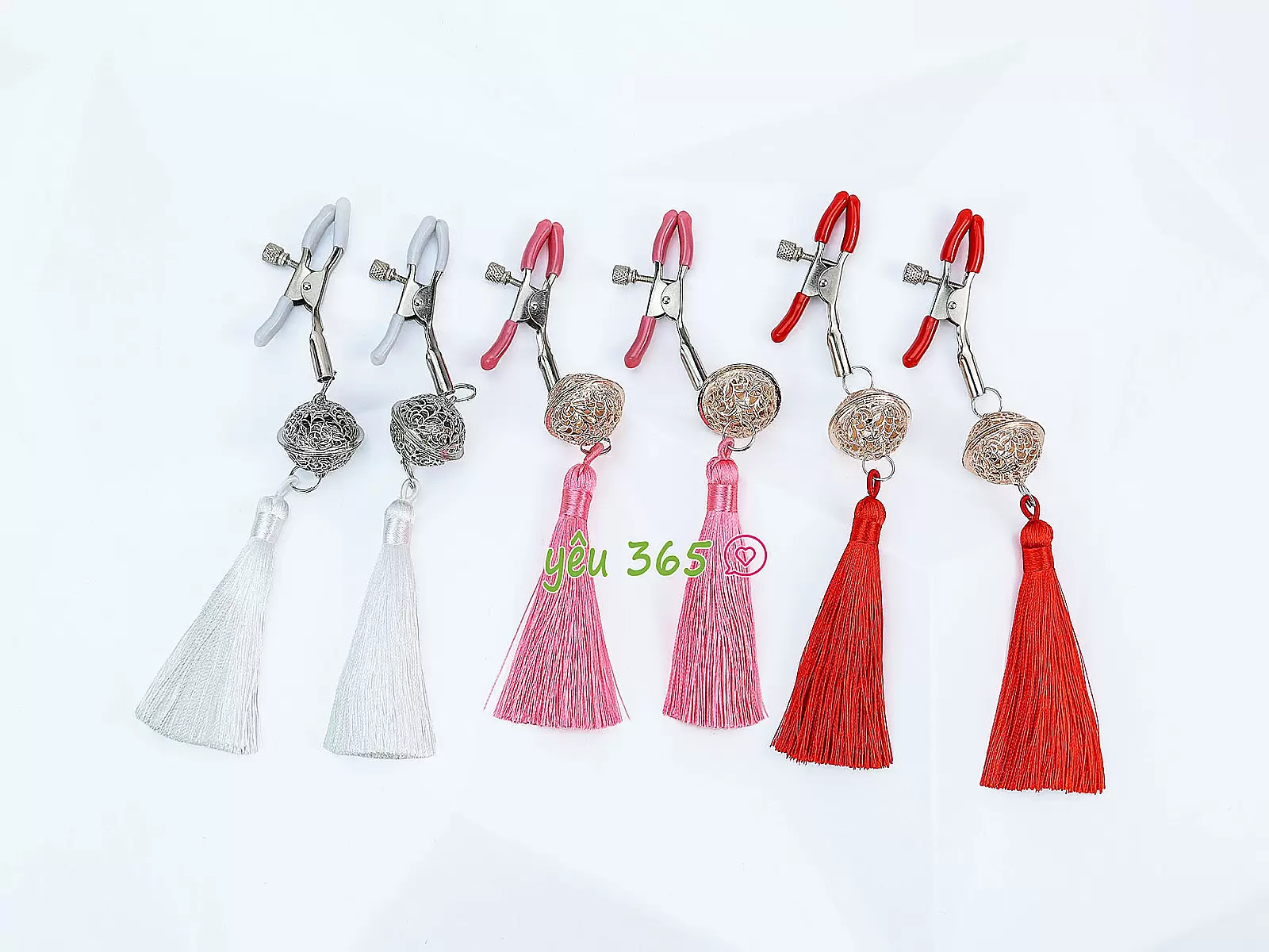 Lục lạc kẹp ti bạo dâm 3 màu kích thích dành cho nữ