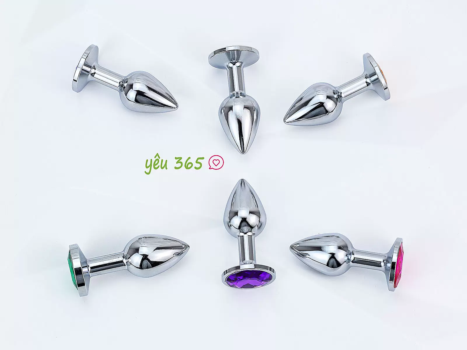 Đồ chơi kích hậu Inox size vừa đế pha lê nhiều màu sắc