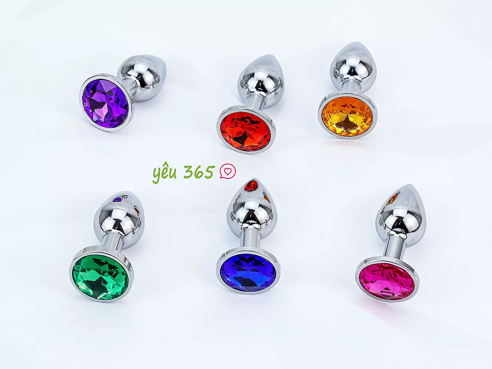 Đồ chơi kích hậu Inox size vừa đế pha lê nhiều màu sắc