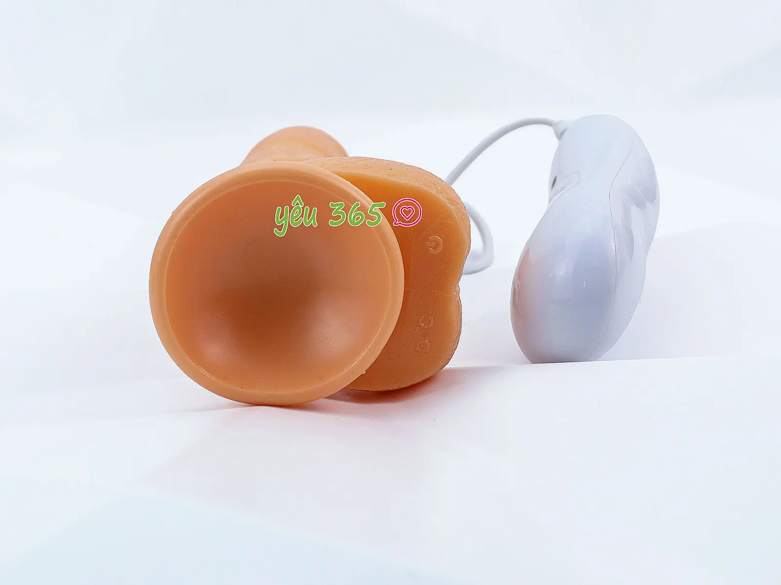 Dương vật giả có đế Excited đa năng rung thụt