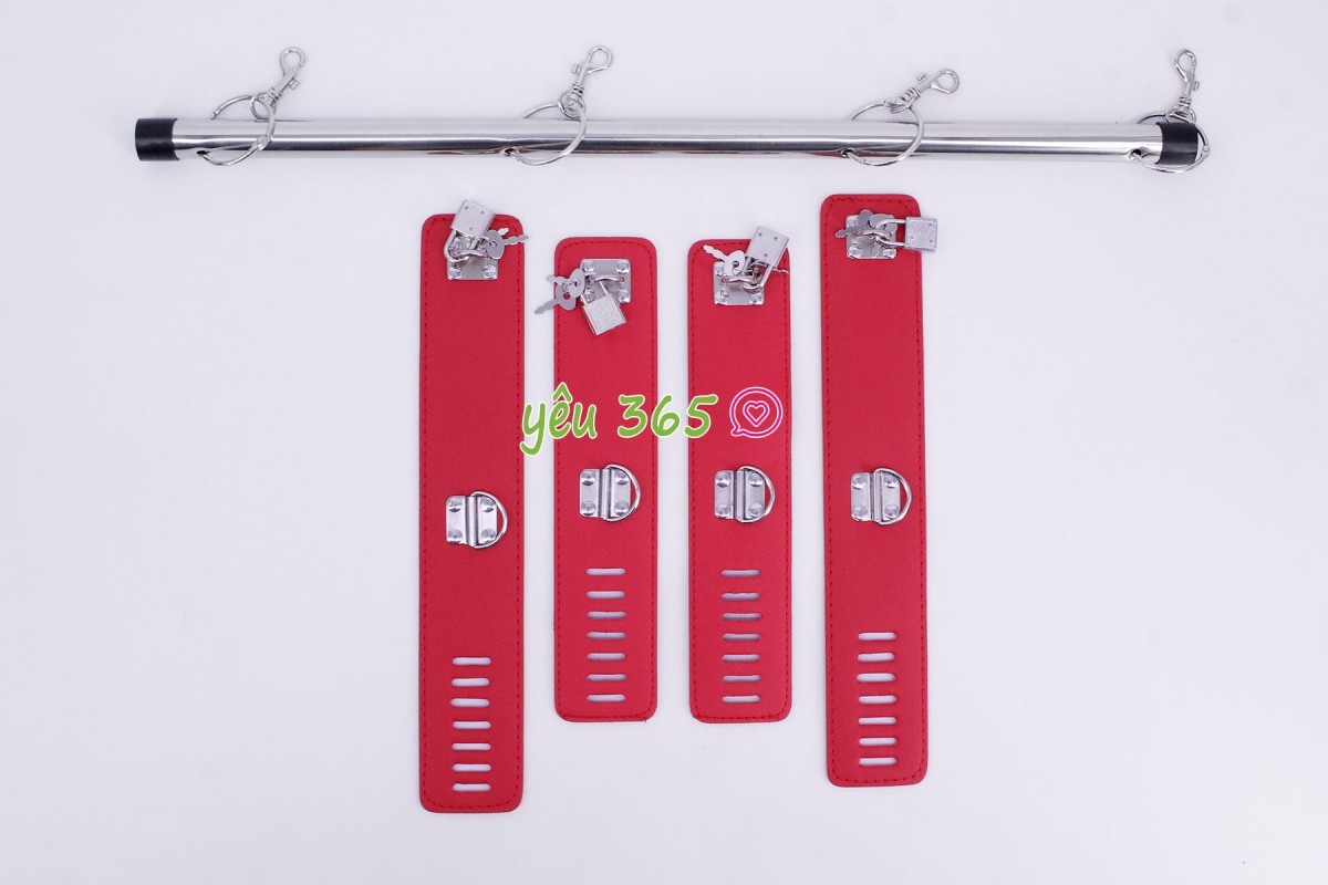 Dụng cụ bạo dâm khóa tay và chân 4