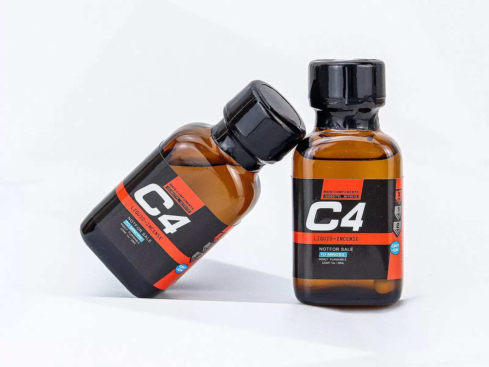Chai hít C4 Liquid Incense Red 30ml tăng cảm giác khoái cảm pin sạc đặc biệt
